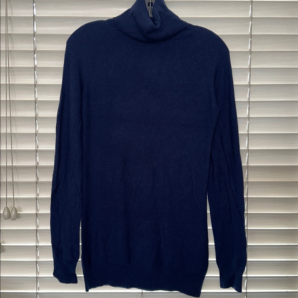 A Bundle of Three Turtleneck Top (Black) and Sweaters (Brown, Navy Blue) Size M - Picture 10 of 13